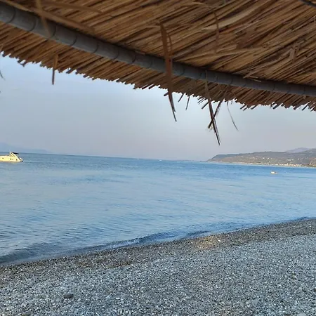 παράθυρο με θέα στο φαράγγι.
