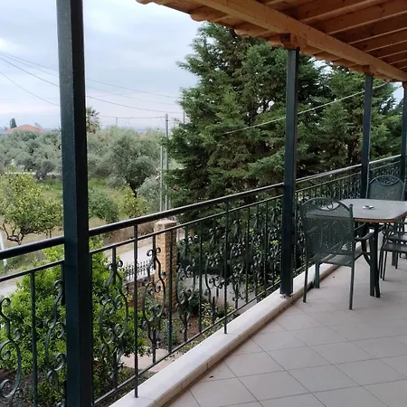 παράθυρο με θέα στο φαράγγι. Dom wakacyjny