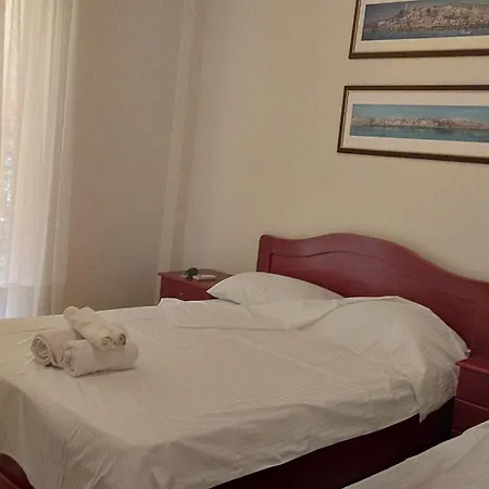 παράθυρο με θέα στο φαράγγι.