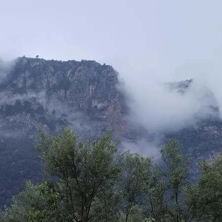 Dom wakacyjny παράθυρο με θέα στο φαράγγι. *