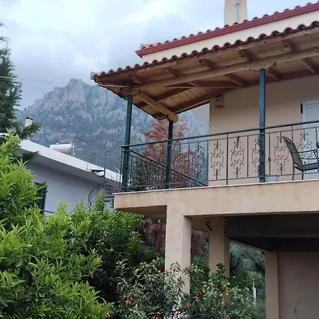 παράθυρο με θέα στο φαράγγι. *